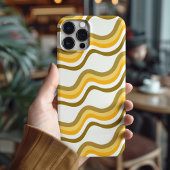 Golden Waves Pattern iPhone 16 Hülle