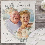 Golden Wedding Heart Forever and Ever Foto Puzzle<br><div class="desc">Maßgeschneiderte Foto-Leinwand mit einem geometrisch geformten goldenen Rahmen, in dem das Foto am liebsten dargestellt wird. Der Rahmen ist mit Aquarellbouquets aus Creme und Aprikosen-Blume geschmückt. Es wird mit dem Wortlaut "ewig und immer" in eleganter lässiger, handgeschriebener Schrift auf neutralem, mandelweißem Hintergrund geschrieben, die Sie alle bearbeiten können, wenn Sie...</div>