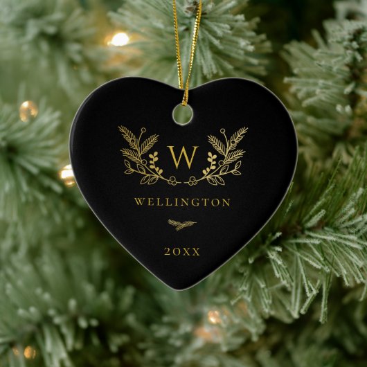 Golden Winter Sprigs Monogram Black Keramik Ornament (Baum)