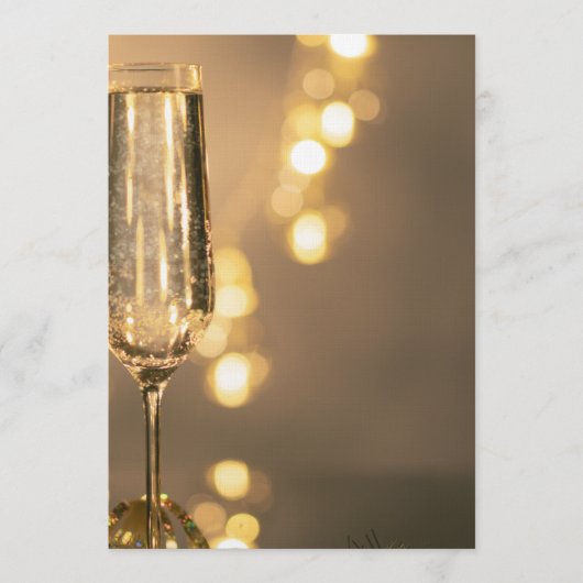 Golden with a glass of champagne Birthday Invit Einladung (Vorderseite)