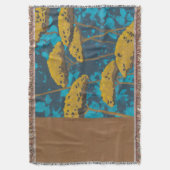 Golden Yarrow Garden mit blauem Hintergrund Decke (Vorderseite Vertikal)