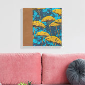 Golden Yarrow Garden mit blauem Hintergrund Leinwanddruck (Insitu (Wohnzimmer))