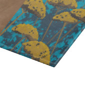 Golden Yarrow Garden mit blauem Hintergrund Schneidebrett (Ecke)