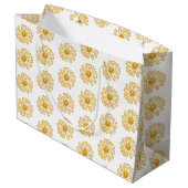 Golden Yellow Daisies Print, Daisy Floral Pattern Große Geschenktüte (Rückseite Schrägansicht)