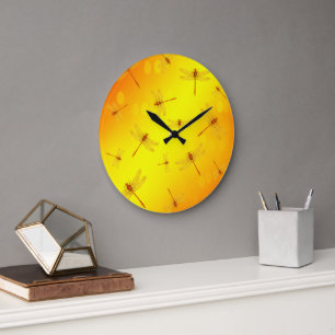 Golden Yellow Dragonflies Flying, Große Wanduhr