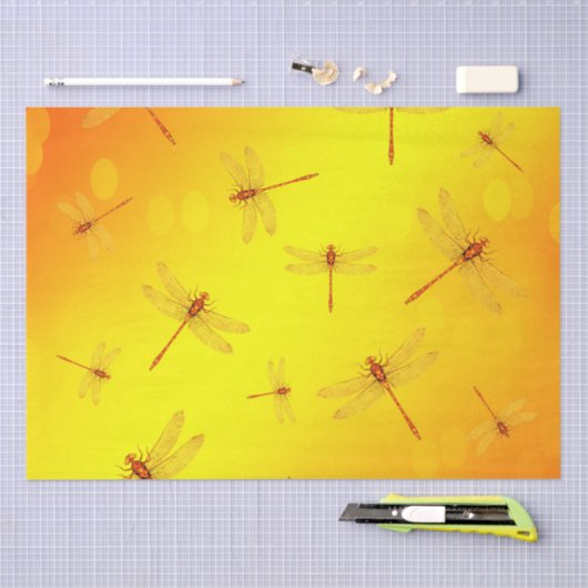 Golden Yellow Dragonflies Flying, Seidenpapier (Handwerk)