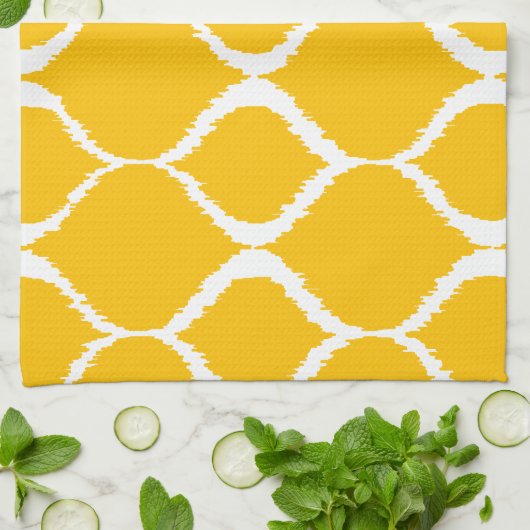 Golden Yellow Geometric Ikat Tribal Print Pattern Geschirrtuch (Gefaltet)