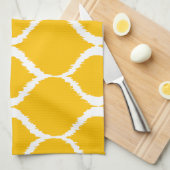 Golden Yellow Geometric Ikat Tribal Print Pattern Geschirrtuch (Viertel Falte)