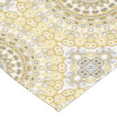 Golden Yellow Mandala Pattern Tischdecke (Schrägansicht)