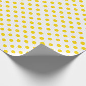 Golden Yellow Polka Dot auf weißem Mittelraum Geschenkpapier (Ecke)