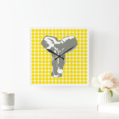 Golden Yellow Safari Dog mit Pop Art Elefant Quadratische Wanduhr (Zuhause)
