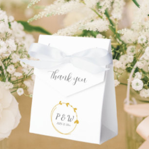 Golden Yellow Simple Monogram Heart Wreath Wedding Geschenkschachtel