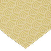 Golden Yellow Waves Art Deco Muster Tischdecke (Schrägansicht)