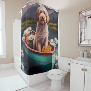 Goldendoodle auf einem Paddel: Ein landschaftliche Duschvorhang