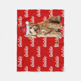 Goldendoodle auf Red mit Name Christmas Dog Fleecedecke
