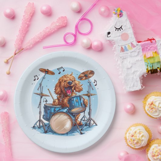 Goldendoodle Dog Playing Drums Pappteller (Party)