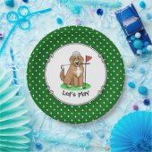 Goldendoodle Dog Playing Golf (Red whmk2) Niedlich Pappteller (Party)