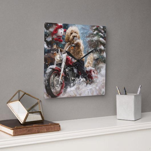 Goldendoodle Dog Riding Motorrad Weihnachten Quadratische Wanduhr (Büro)