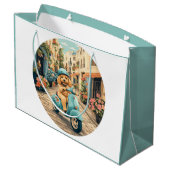 Goldendoodle Dog Riding Scooter European Streets Große Geschenktüte (Rückseite Schrägansicht)