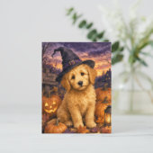 Goldendoodle Hexenhut Kürbis Postkarte (Stehend Vorderseite)