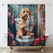 Goldendoodle Hund auf der Toilette Sonnenbad Duschvorhang