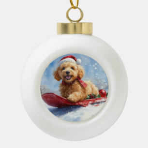 Goldendoodle-Hund im Schlitten Lass es schneien We Keramik Kugel-Ornament