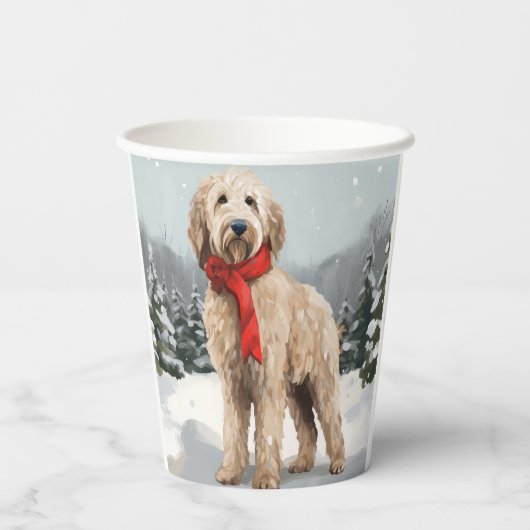 Goldendoodle Hund im Schnee Weihnachten Pappbecher (Rückseite)