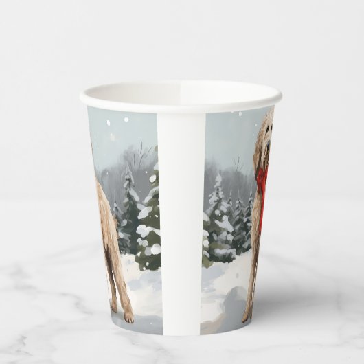 Goldendoodle Hund im Schnee Weihnachten Pappbecher (Links)