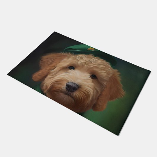 Goldendoodle Hund in St. Patrick's Day Dress Fußmatte (Schrägansicht)