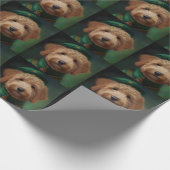 Goldendoodle Hund in St. Patrick's Day Dress Geschenkpapier (Ecke)