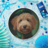 Goldendoodle Hund in St. Patrick's Day Dress Pappteller (Party)