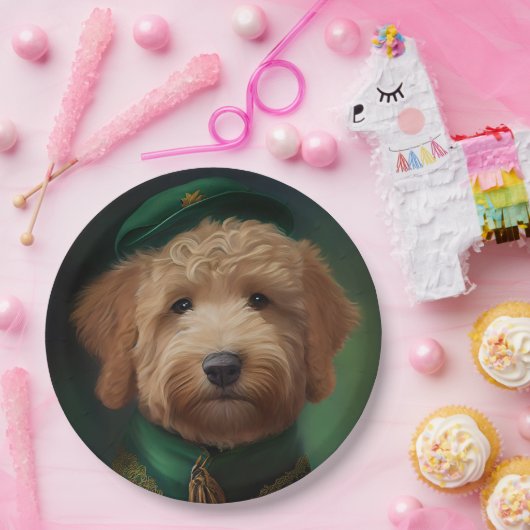 Goldendoodle Hund in St. Patrick's Day Dress Pappteller (Party)