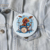 Goldendoodle Hund spielt Schlagzeug Button (Beispiel)