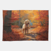 Goldendoodle im Herbst Leaves Fall Inspiriert Geschirrtuch (Horizontal)