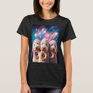 Goldendoodle im Weltraum mit Donuts Niedliche Dood T-Shirt