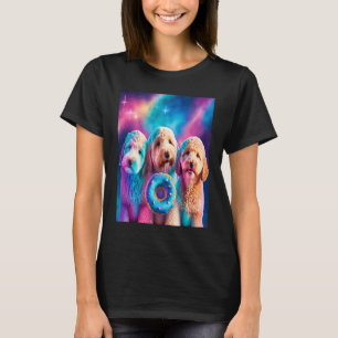Goldendoodle im Weltraum mit Donuts Niedliche Dood T-Shirt