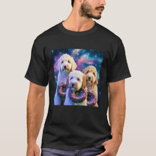 Goldendoodle im Weltraum mit Donuts Süße Doodle-Ju T-Shirt