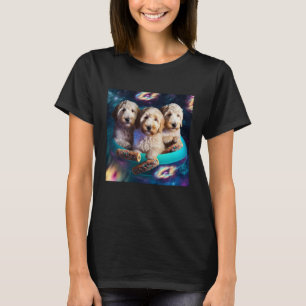 Goldendoodle im Weltraum mit Donuts Süße Doodle-Ju T-Shirt
