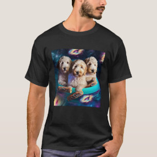 Goldendoodle im Weltraum mit Donuts Süße Doodle-Ju T-Shirt