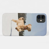 Goldendoodle läuft durch Felder Case-Mate iPhone Hülle (Rückseite (Horizontal))
