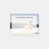 Goldendoodle läuft durch Felder Post-it Klebezettel (Vorderseite)