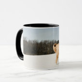 Goldendoodle läuft durch Felder Tasse (Vorderseite Links)