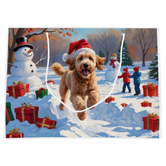 Goldendoodle läuft im Schnee mit Weihnachtshut Große Geschenktüte (Vorderseite)