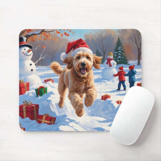 Goldendoodle läuft im Schnee mit Weihnachtshut Mousepad (Mit Mouse)