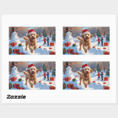 Goldendoodle läuft im Schnee mit Weihnachtshut Rechteckiger Aufkleber (Blatt)