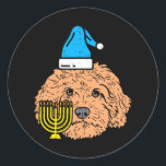Goldendoodle Menorah Jüdischer Tierhund Runder Aufkleber<br><div class="desc">Goldendoodle Menorah Jüdischer Tierhund</div>