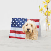 Goldendoodle mit amerikanischer Flagge Karte (Gelbe Blume)