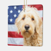 Goldendoodle mit amerikanischer Flagge Keramikornament (Links)