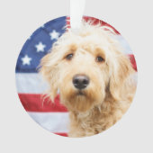 Goldendoodle mit amerikanischer Flagge Ornament (Vorderseite)