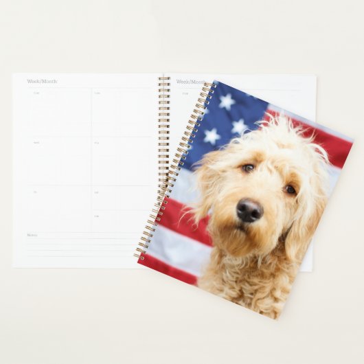 Goldendoodle mit amerikanischer Flagge Planer (Anzeige)
